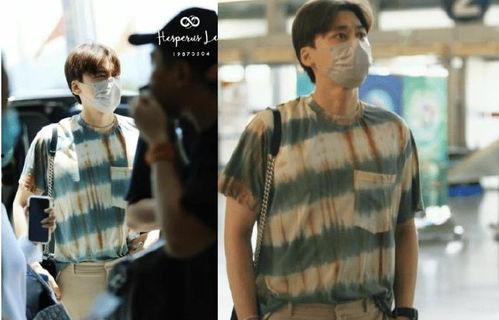 李易峰机场爆料视频,揭秘明星日常出行瞬间  第1张